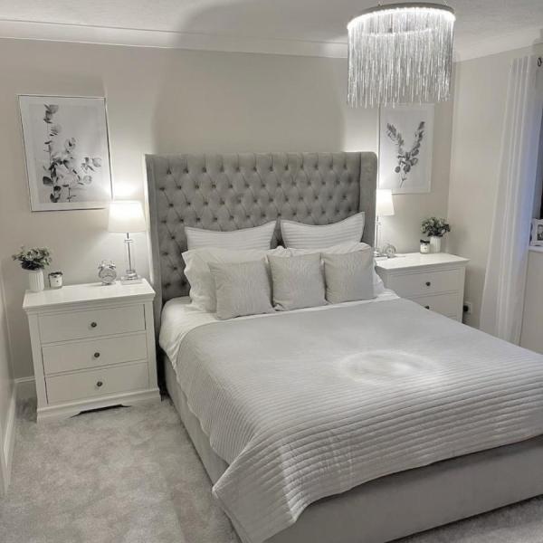 Hampton – Plain Surround