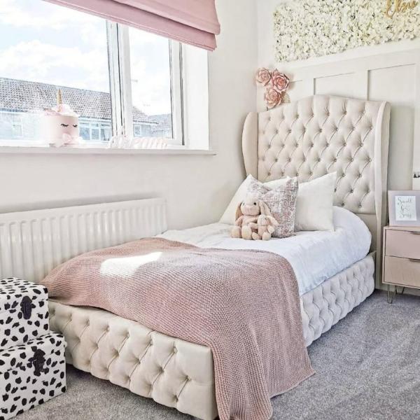 Chelsea – Buttoned Surround