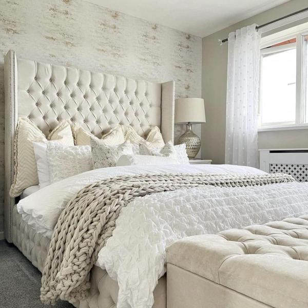 Hampton – Buttoned Surround